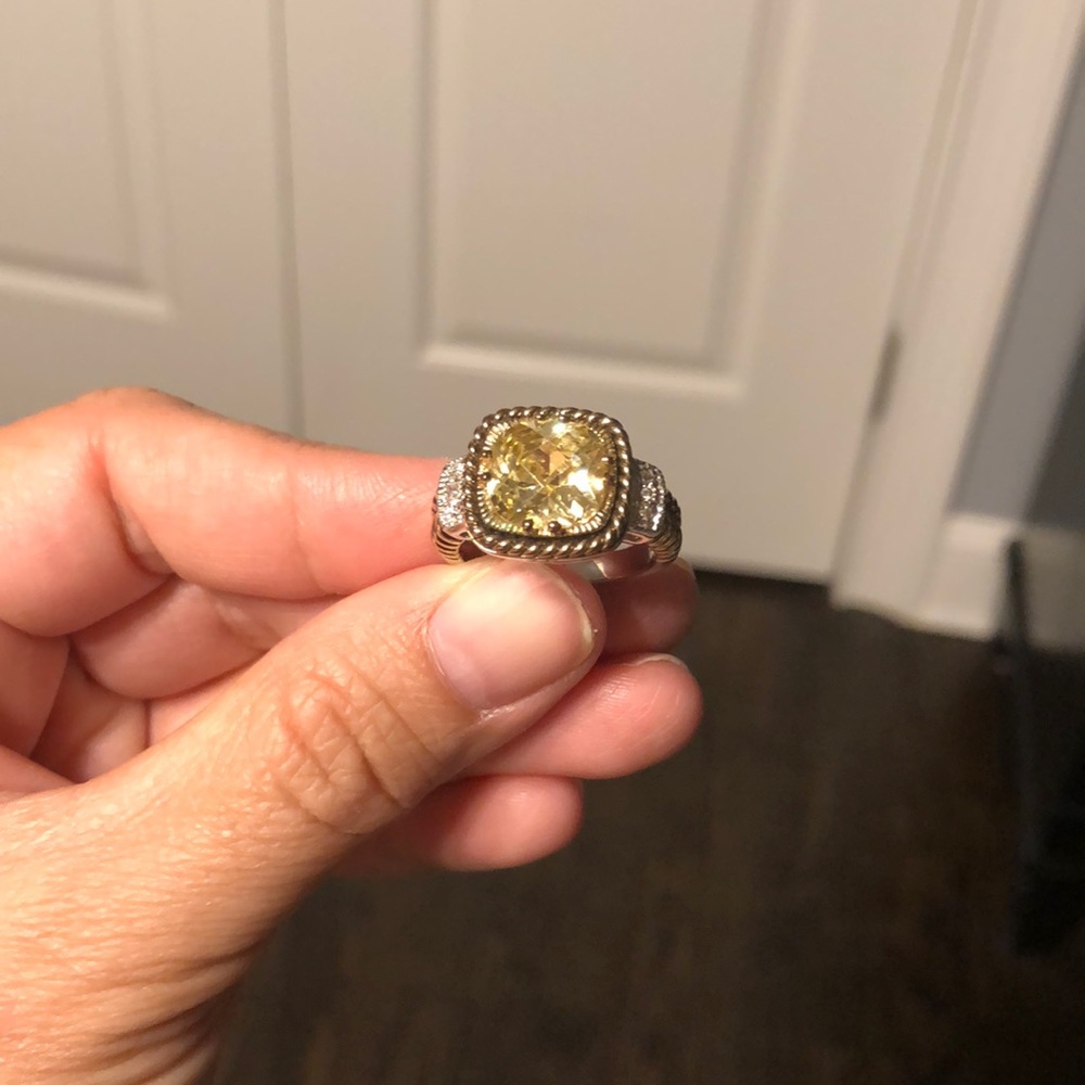 Beautiful Lia Sophia ring